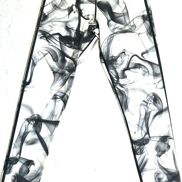 Gorgeous white and black specialty Boutique leggings for running, running pants - Picture 2 of 6